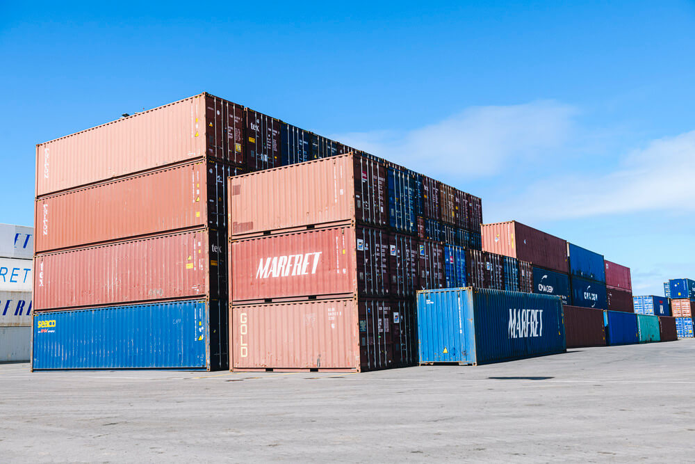 stockage de conteneurs maritime